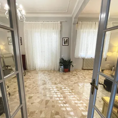 Azzurra Con Veranda Privata - Madame Fannj 3*